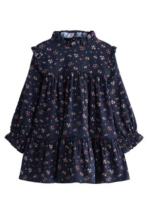 Robe bleu marine à manches longues avec petits imprimés floraux roses et blancs, col montant à volants, détails aux épaules et volants froncés sur la jupe et les manches.