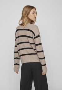 VILA VIRIL MOCK NECK  - Strickpullover - brown lentil