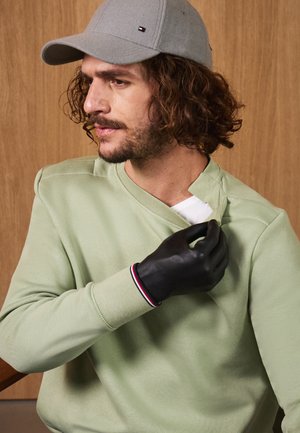 Tommy Hilfiger LOGO TIPPED CREW NECK - Sweatshirt - earth sage