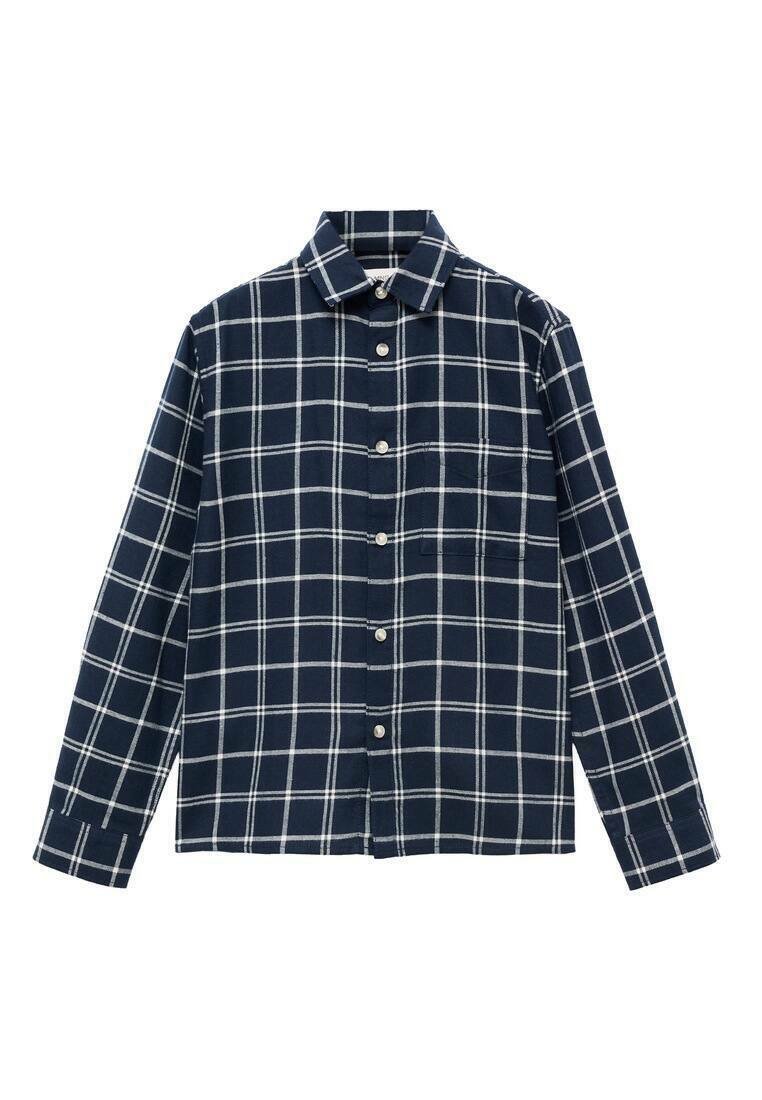 Camicia blu navy a maniche lunghe con motivo a quadri bianchi, dotata di colletto classico e taschino sul petto. Tessuto morbido.