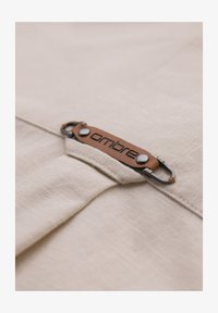 Sélectionné, cream