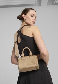 Puma LEAGUE SMALL GRIP  - Kézitáska - toasted almond