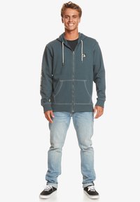 Quiksilver THE ORIGINAL - KAPUZENPULLI FÜR M - Sudadera con cremallera - blue
