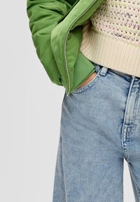 s.Oliver REGULAR FIT / SUPER HIGH RISE / WIDE LEG - Flared Jeans - blau