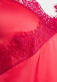 Simone Pérèle SECRETS NEGLIGE KURZ - Camisa de dormir - rose mon amour