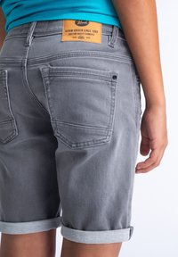 Petrol Industries Shorts vaqueros - light grey