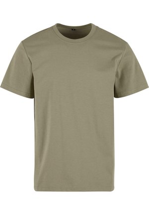 Camiseta de algodón verde oliva con mangas cortas, cuello redondo y dobladillo recto. Textura suave, sin patrones ni acentos visibles.