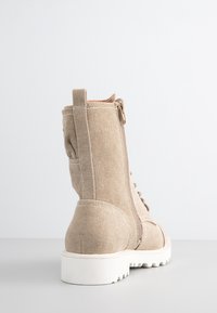 TWINSET Botines con cordones - nude