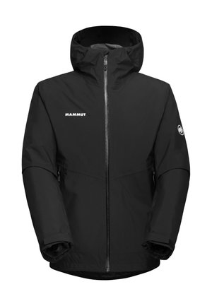 Veste noire impermeable avec capuche, fermeture éclair, logo sur la poitrine et poignets ajustables, fabriquée en tissu durable et texturé.