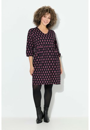 V-AUSSCHNITT 3/4-ARM - Jerseyklänning - red pink