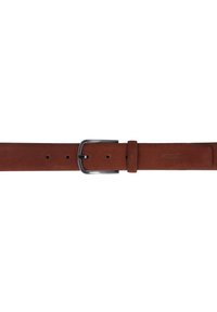 Bruine suède riem met een zilverkleurige metalen gesp, met een gladde textuur, vijf gaatjes voor aanpassing en een reliëflogo-detail.