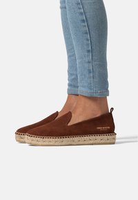 FRED MARTIN COLLECTION AMALFI - Espadrilles - red brown suede