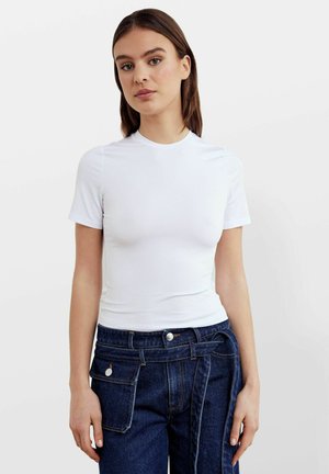 JULIA - Lihtne T-särk - white