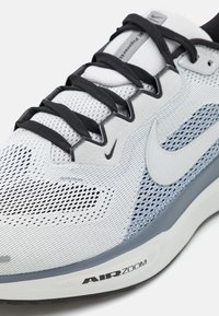 Nike Performance AIR ZOOM PEGASUS 41 - Chaussures de running sur route - photon dust/metallic silver/ashen slate/black/racer blue