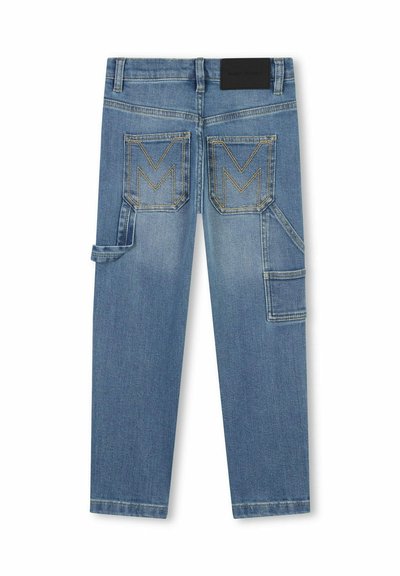 Jeans cargo di denim azzurro chiaro con due tasche posteriori con un motivo a 'M', tasca laterale e design a gamba dritta.