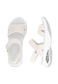 Lekkie sandały z przewiewną beżową siateczką na górze i białą podeszwą środkową, z regulowanymi paskami i teksturowaną szaro-skalową podeszwą.