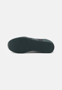 EA7 Emporio Armani LACES UNISEX - Tenisice - silver