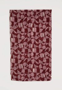 Tessuto bordeaux con motivi astratti di cerchi, triangoli e quadrati in rosa chiaro, con una superficie liscia e senza hardware visibile.