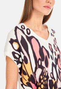 Marc Cain Print T-shirt - bright candy pink