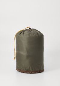 Olivengrøn opbevaringspose med snorelukning, brun struktureret bund og en gul snor. Glat overflade med en blød, fuzzy bund.