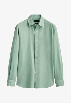 Chemise à manches longues vert clair avec col pointu et boutons visibles sur le devant, présentée sur fond blanc.