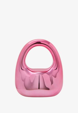 Fényes rózsaszín táska kerekded formával és középső fogantyúval. A felülete sima textúrájú, fényvisszaverő, fényes bevonattal.