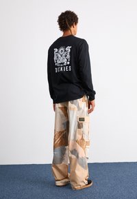 Champion Rochester SURPLUS PARACHUTE PANTS - Cargobukse - beige