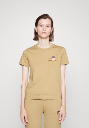 ARCHIVE SHIELD - Triko s potiskem - hazelwood beige