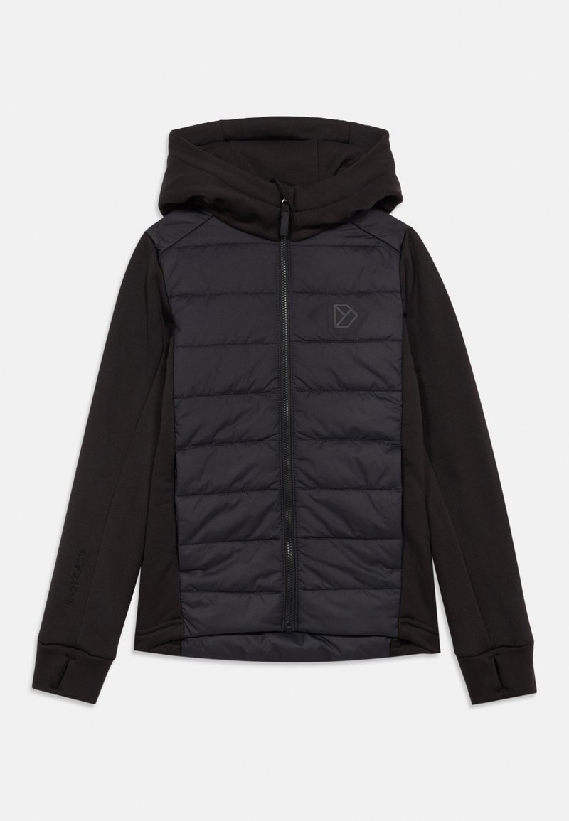 Melnas kapuces jaka ar izšūtu priekšpusi, rāvējslēdzēju un stiept auduma sāniem. Diskrēta logo uz krūtīm, kopumā gluda tekstūra.