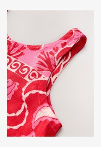 Valimata, red shell print