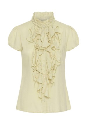 Roomwitte blouse met korte mouwen, hoge geplooide kraag en vallende ruches langs de knoopsluiting aan de voorkant.