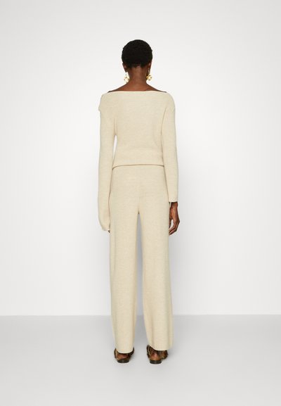 Cult Gaia SUDI PANT - Bukse - tawn