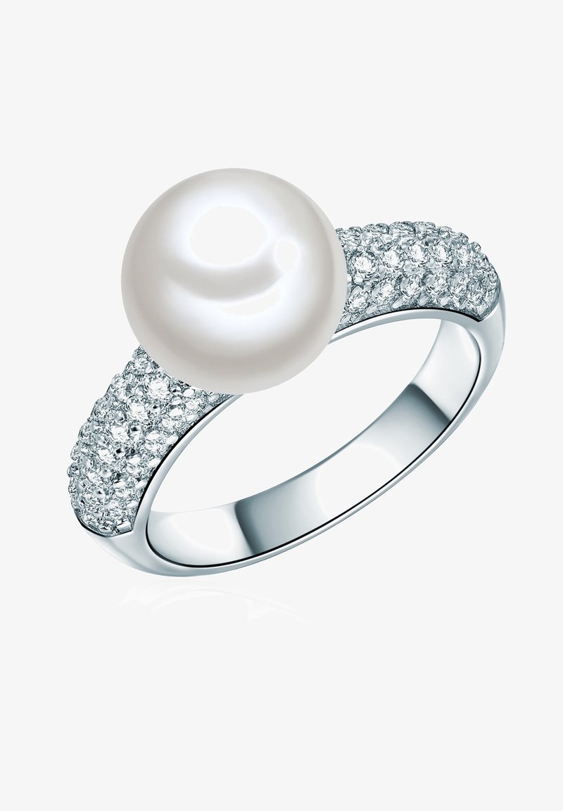 Silberring mit einer großen weißen Perle in der Mitte, umgeben von einem Band, das mit kleinen klaren Edelsteinen verziert ist, die für zusätzlichen Glanz sorgen.