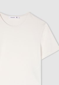 T-shirt bianco a maniche corte con scollatura rotonda, realizzato in un tessuto liscio e elasticizzato. Presenta un'etichetta "Terranova" sulla parte posteriore del collo.