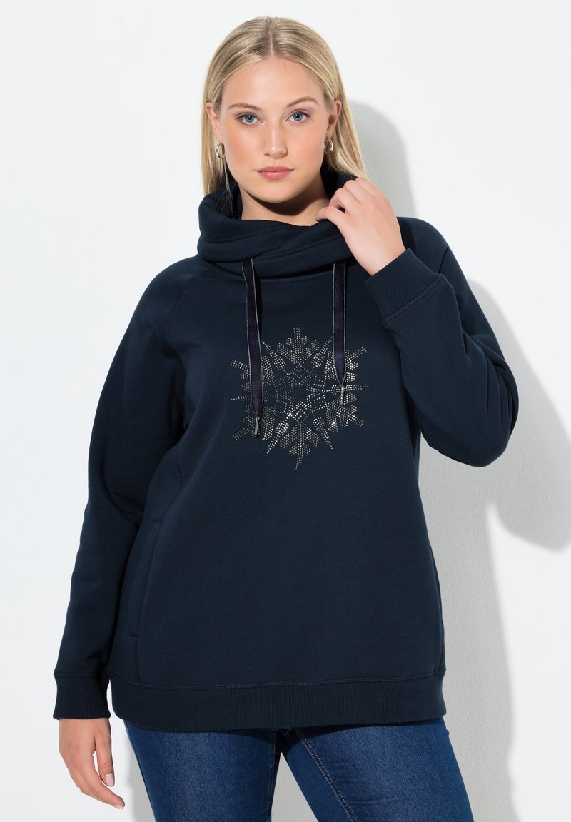 Sudadera con capucha azul marino en una tela suave, con un diseño de copo de nieve y acentos metálicos en el frente y los cordones.