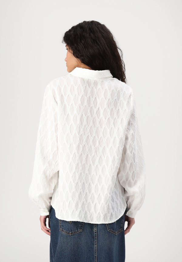ONLNOA V NECK SHIRT - Button-down blouse - cloud dancer2