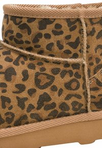 s.Oliver Zimske čizme - leopard