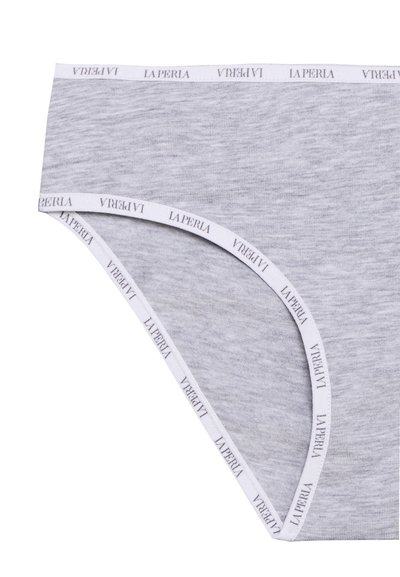 Boxers de algodão cinza com uma cintura branca apresentando o texto "LA PERLA". Tecido macio, corte clássico e design minimalista.