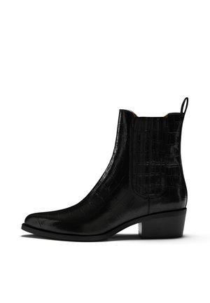 Schwarze Knöchelstiefel aus glänzendem, krokodil-geprägtem Leder. Mit elastischen Seitenpanelen, einer Zuglasche und einem niedrigen Blockabsatz.