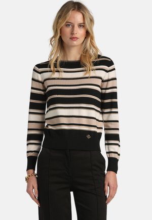 Stribet sweater med sorte, creme og beige farver; ribbede manchetter og kant; lille logodetalje på den nederste side; blød strikket tekstur.