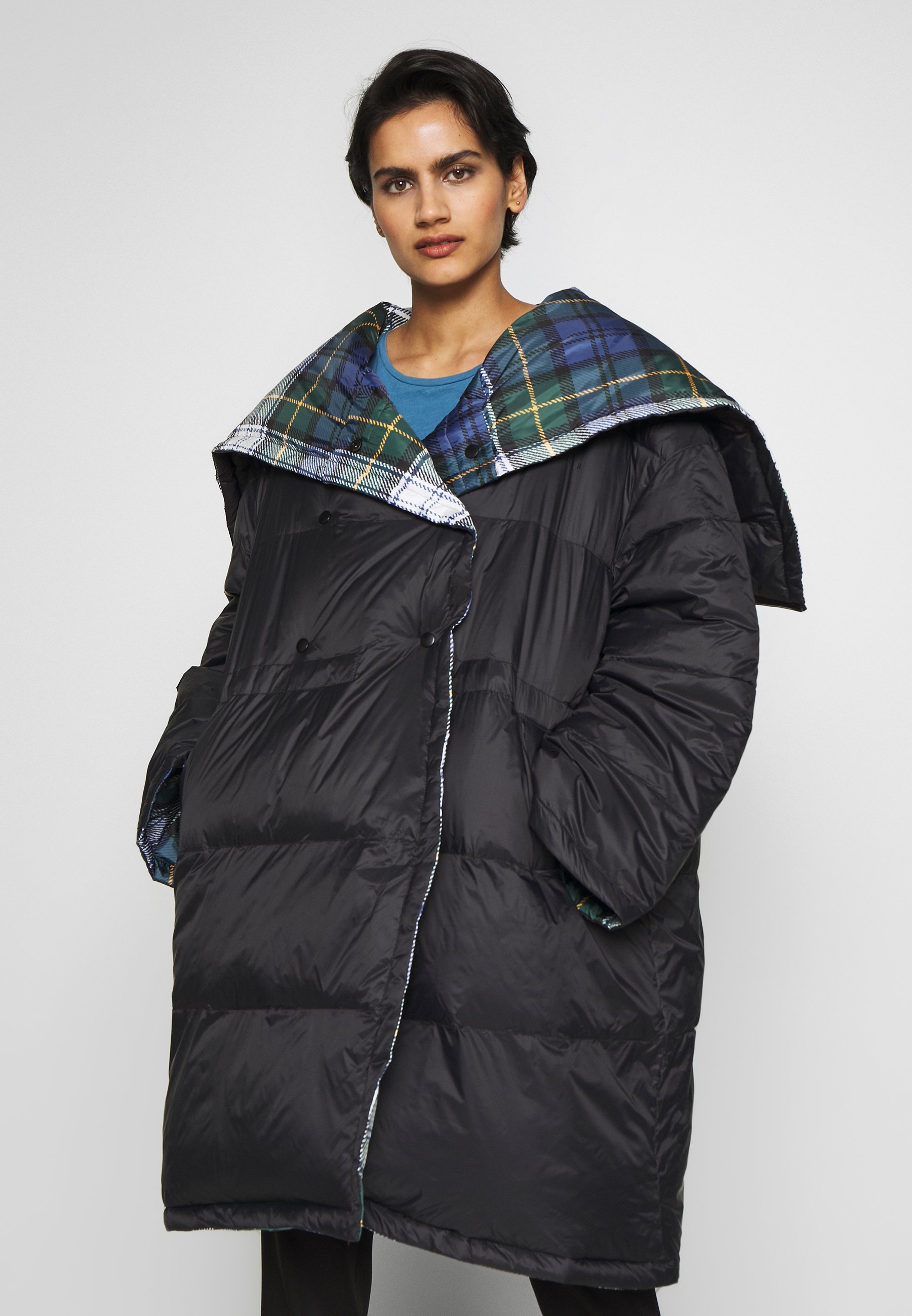Holzweiler DOSY JACKET Dunkåpe frakk campellsvart DOSY CAMPELL SVART JAKKE | Hoyer.no