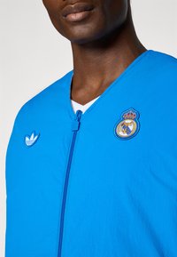 adidas Originals REAL MADRID ICON VEST - Colete - bluebird/white
