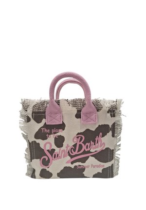 Borsa in tessuto beige e marrone con stampa a mucca, bordi sfrangiati, manici intrecciati rosa e scritta rosa "The place to be Saint Barth Summer Paradise."