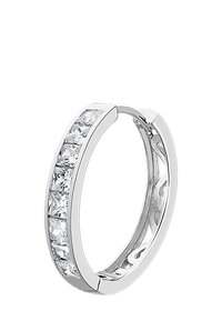 Bague en argent en forme de hoop avec une rangée de strass rectangulaires transparents. Surface lisse et polie avec un design ouvert et un motif intérieur détaillé.