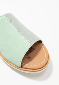 Sorel Platt slip-in - mint