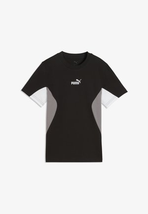 Maglietta sportiva nera Puma a maniche corte con pannelli laterali bianchi e grigi e logo Puma bianco centrato sul petto.