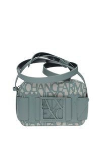 Borsa a tracolla grigia con corpo in canvas caratterizzato dal motivo del logo "Armani Exchange", dettagli in pelle e forma rettangolare strutturata.