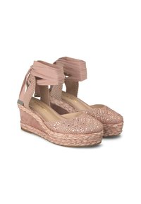 Sandali con tacco a rocchetto rosa in espadrilles con tomaia texturizzata caratterizzata da motivi a intaglio, suola in juta intrecciata e lacci alla caviglia regolabili.