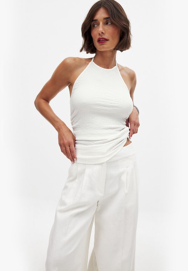 HALTERNECK STRUCTURE - Top