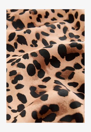 Tessuto a stampa leopardata con sfondo beige chiaro e macchie nere di diverse dimensioni e forme, texture morbida e finitura liscia.